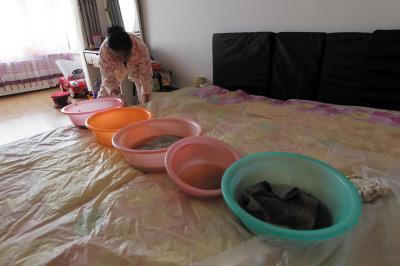 锦州楼上漏水，住户失联，小区没物管，业主维权难！律师来支招……